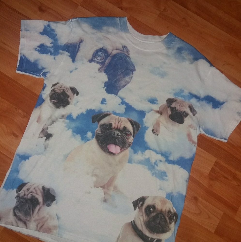 T-shirt with pugs on it